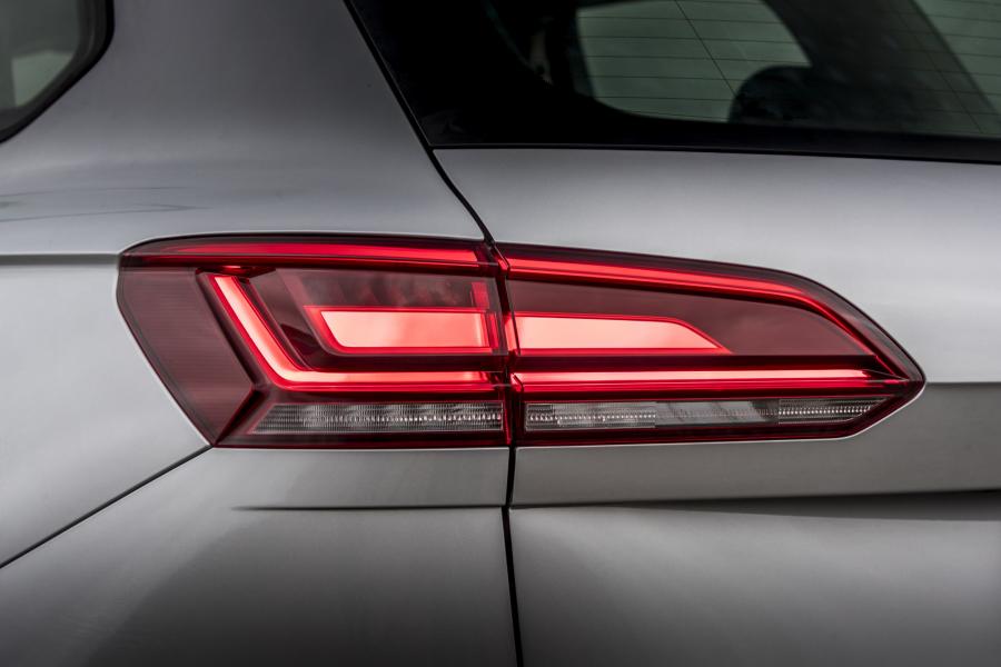 Детали экстерьера Volkswagen Touareg SE 2019 года  (UK) (фото 4 из 16)